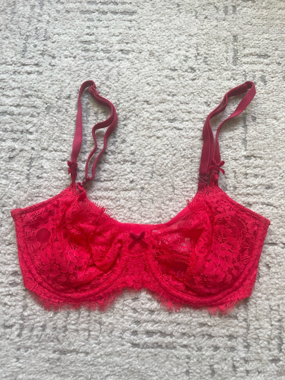 Victoria's Secret Dream Angels Red Lace Unlined Uplift Bra
